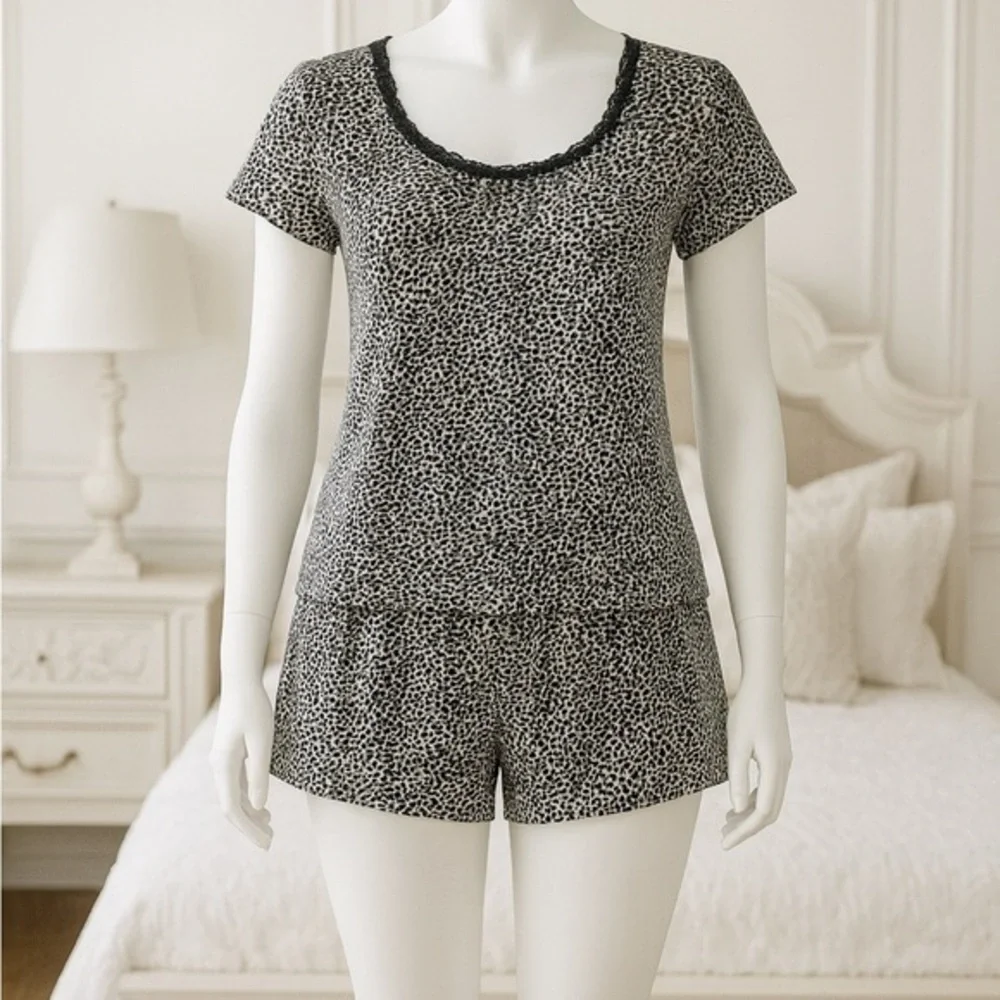 Rene Rofe large t shirt and shorts Leopard Print Pajama Set GUC animal print